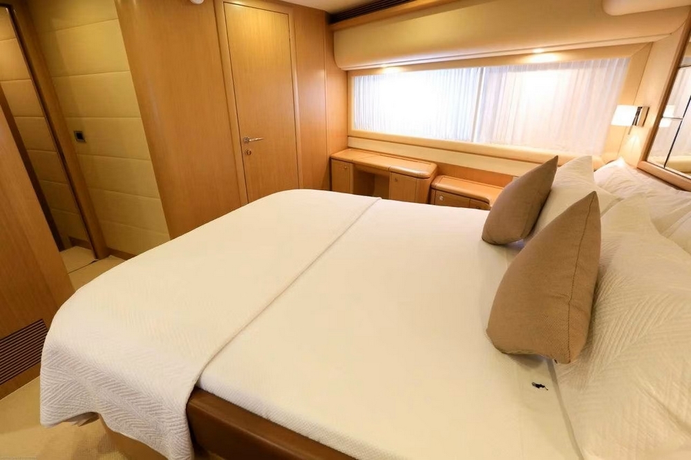 33_FERRETTI830_int_cabin_vip3