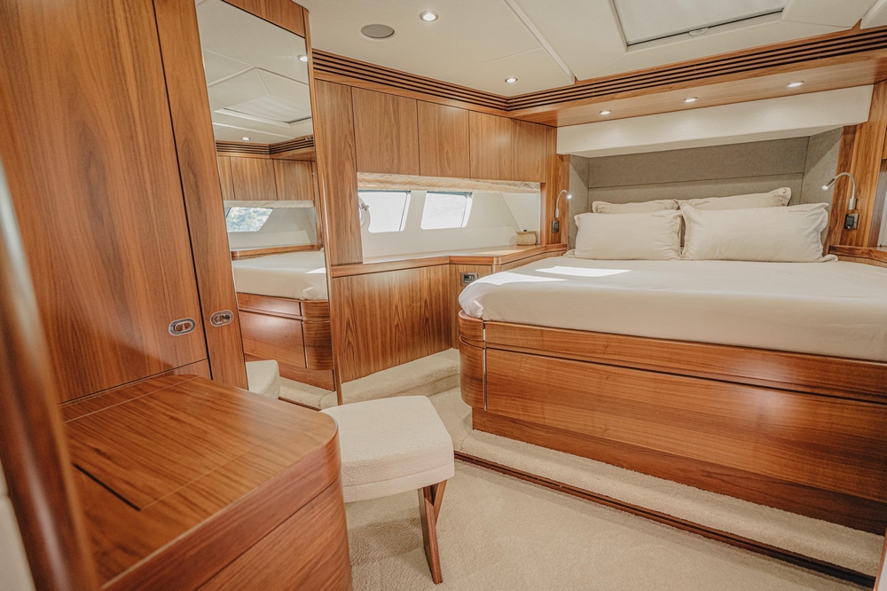 35_SUNSEEKER75Yacht_int_cabin_vip1