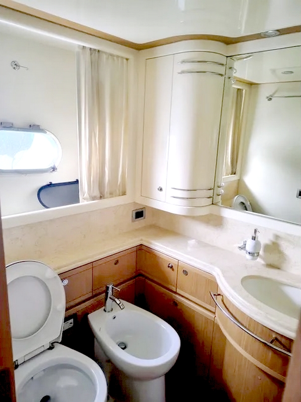 36_FERRETTI830_int_cabin_guest1.2