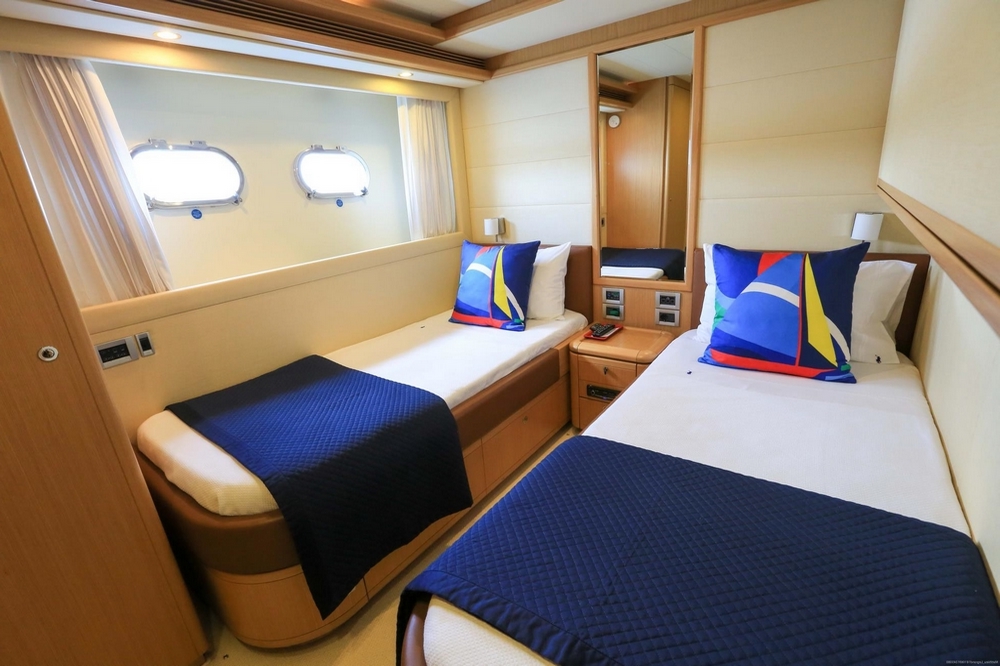 37_FERRETTI830_int_cabin_guest2.1
