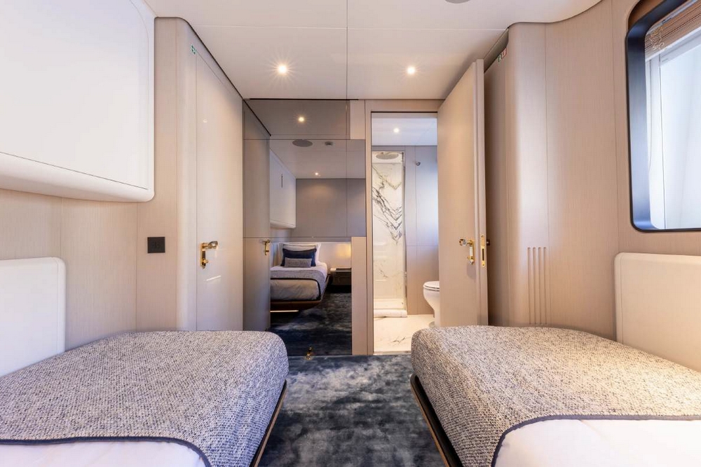 40_AZIMUT115Grande_int_cabin_guest2.2