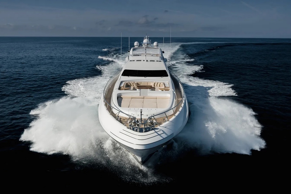 02_MANGUSTA165_ext_cruising2