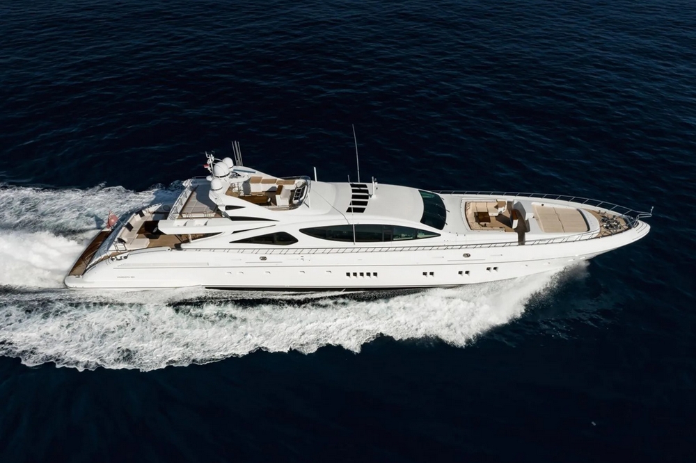 03_MANGUSTA165_ext_cruising3