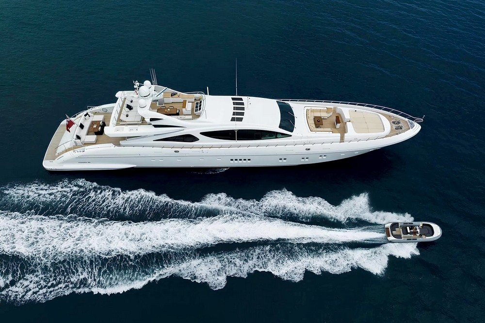 04_MANGUSTA165_ext_cruising4