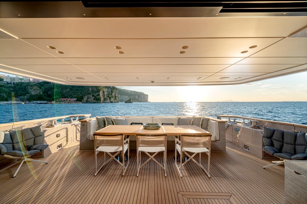 11_SANLORENZOSD96_ext_cockpit1