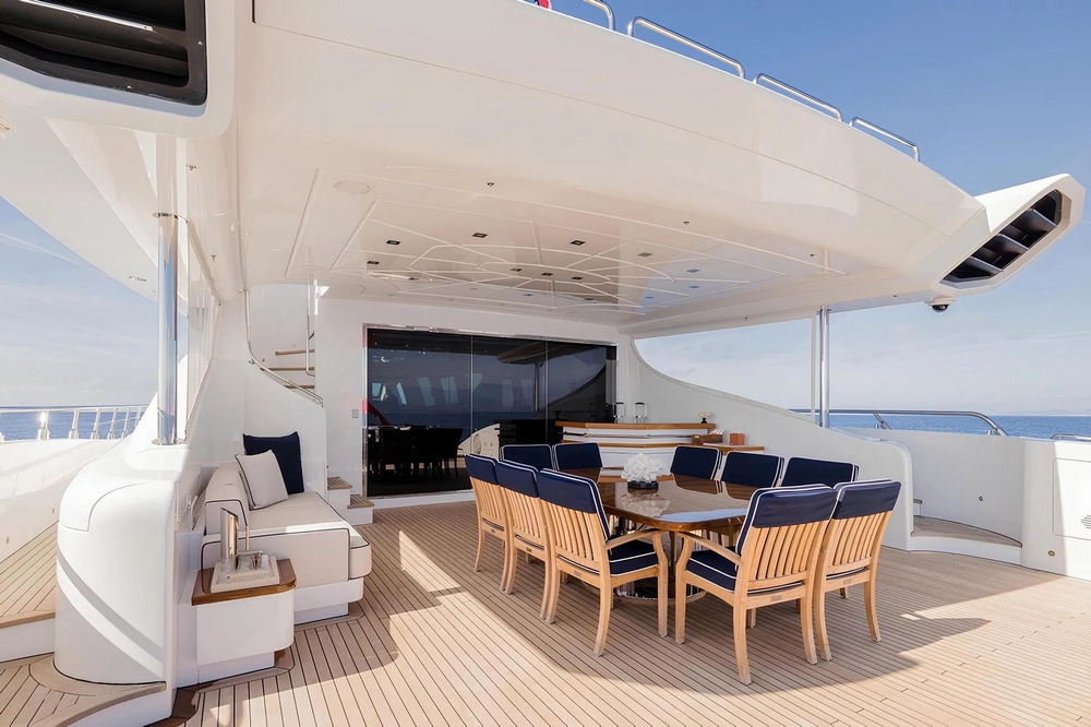 12_MANGUSTA165_ext_cockpit2