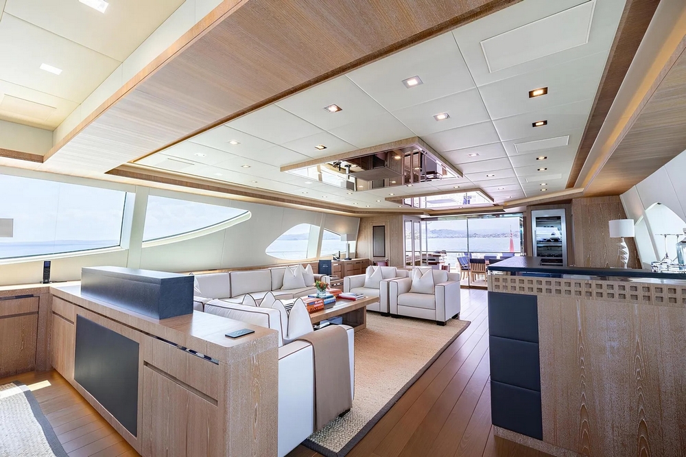 16_MANGUSTA165_int_saloon4