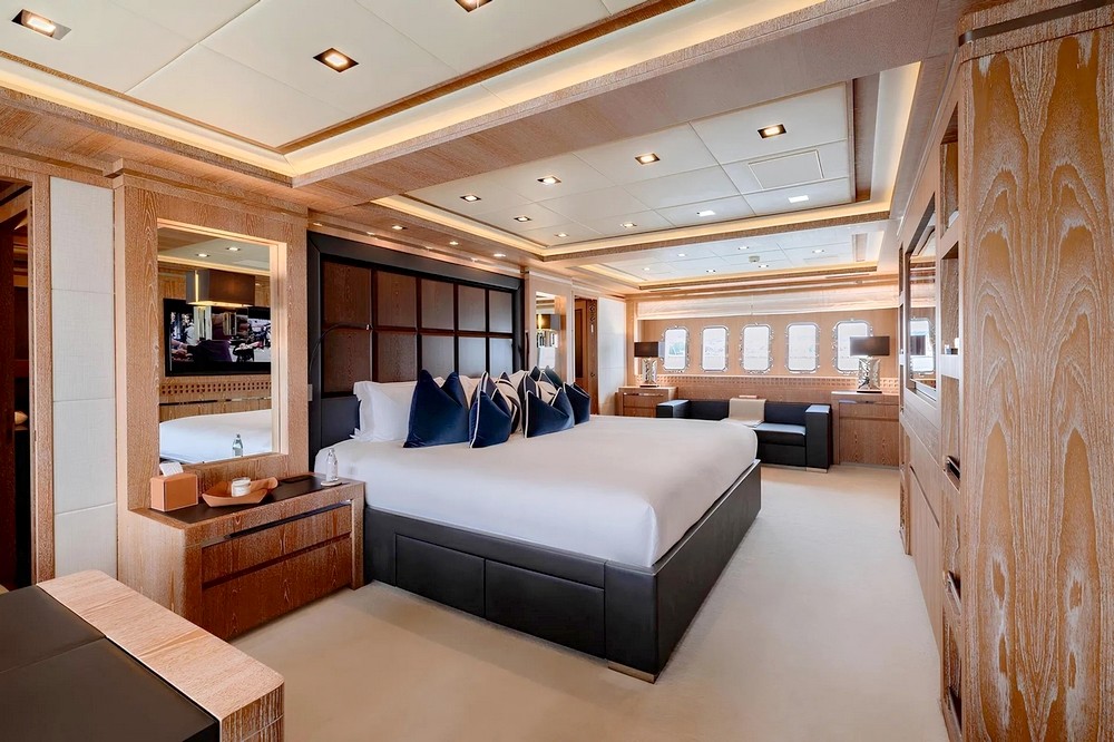 29_MANGUSTA165_int_cabin_master2