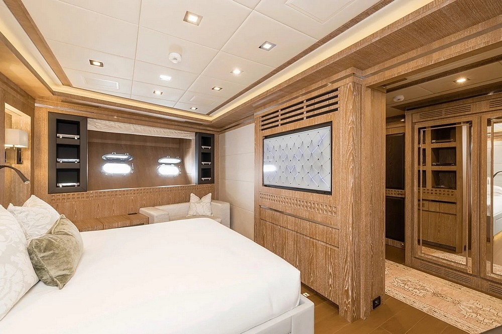 36_MANGUSTA165_int_cabin_vip2