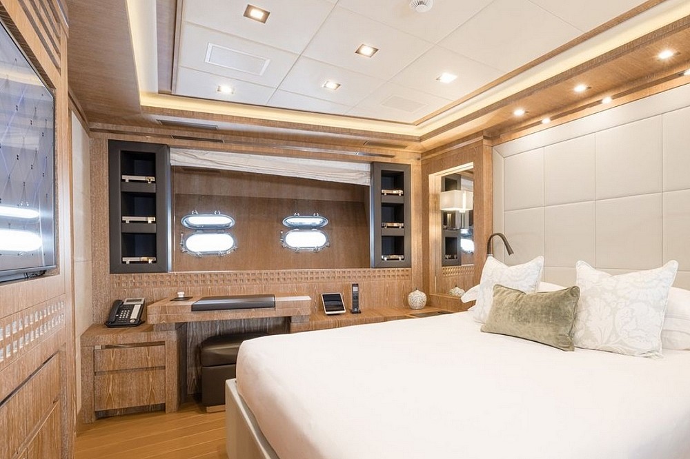 37_MANGUSTA165_int_cabin_vip3