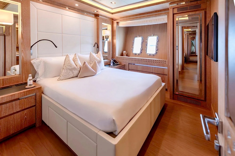 39_MANGUSTA165_int_cabin_guest_double1