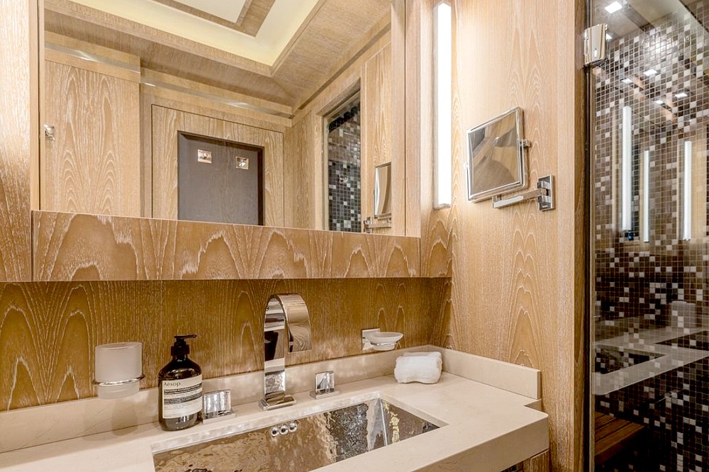 40_MANGUSTA165_int_cabin_guest_double2