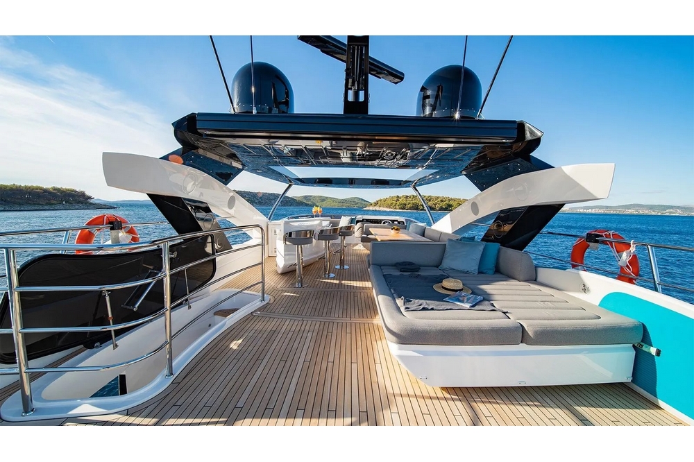 04_SUNSEEKER86Yacht_ext_flybridge2