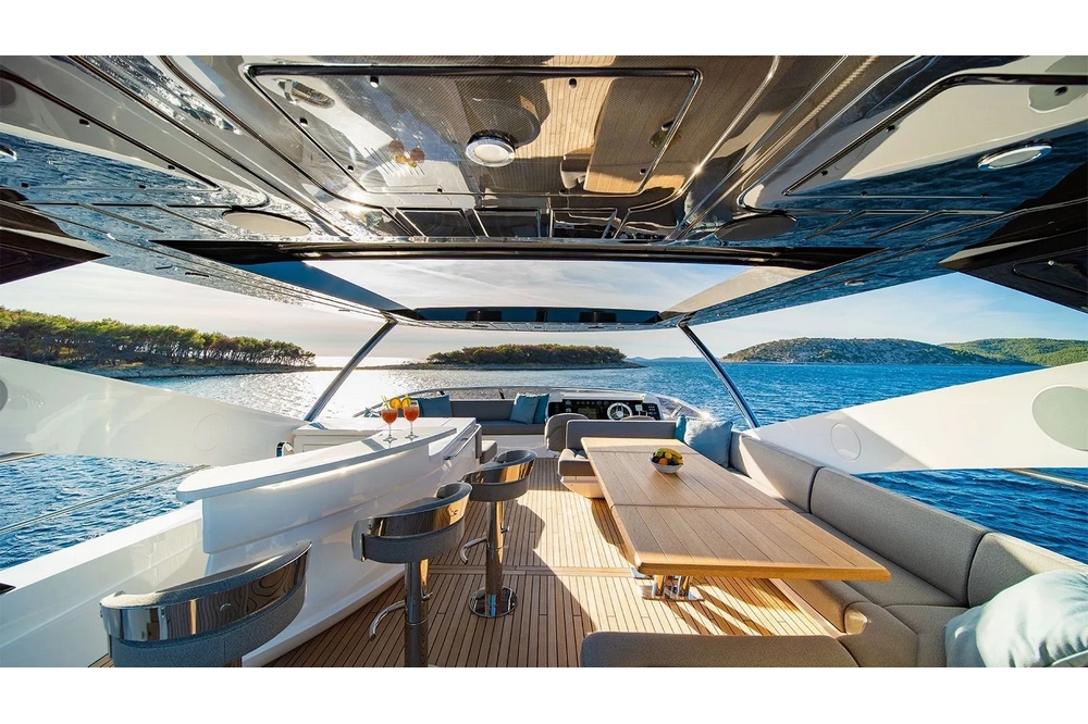 05_SUNSEEKER86Yacht_ext_flybridge3