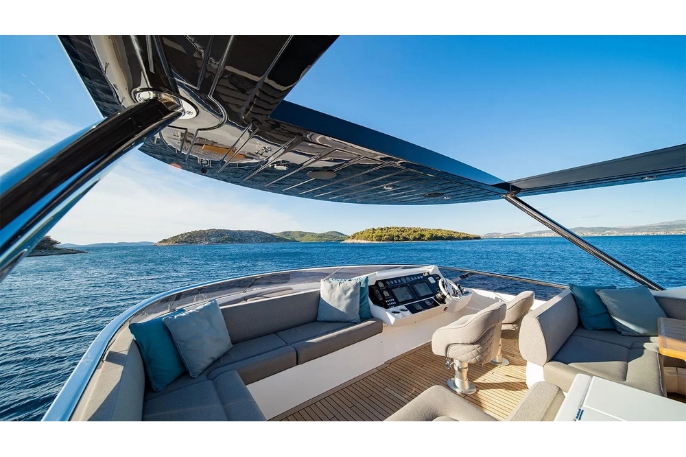 06_SUNSEEKER86Yacht_ext_flybridge4