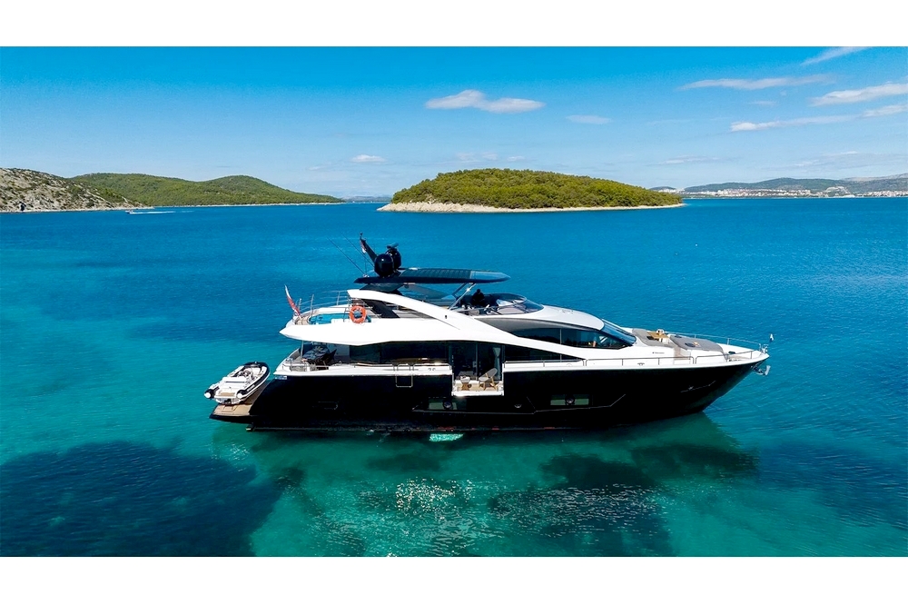 07_SUNSEEKER86Yacht_ext_mooring1