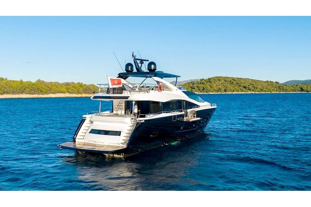 08_SUNSEEKER86Yacht_ext_mooring2