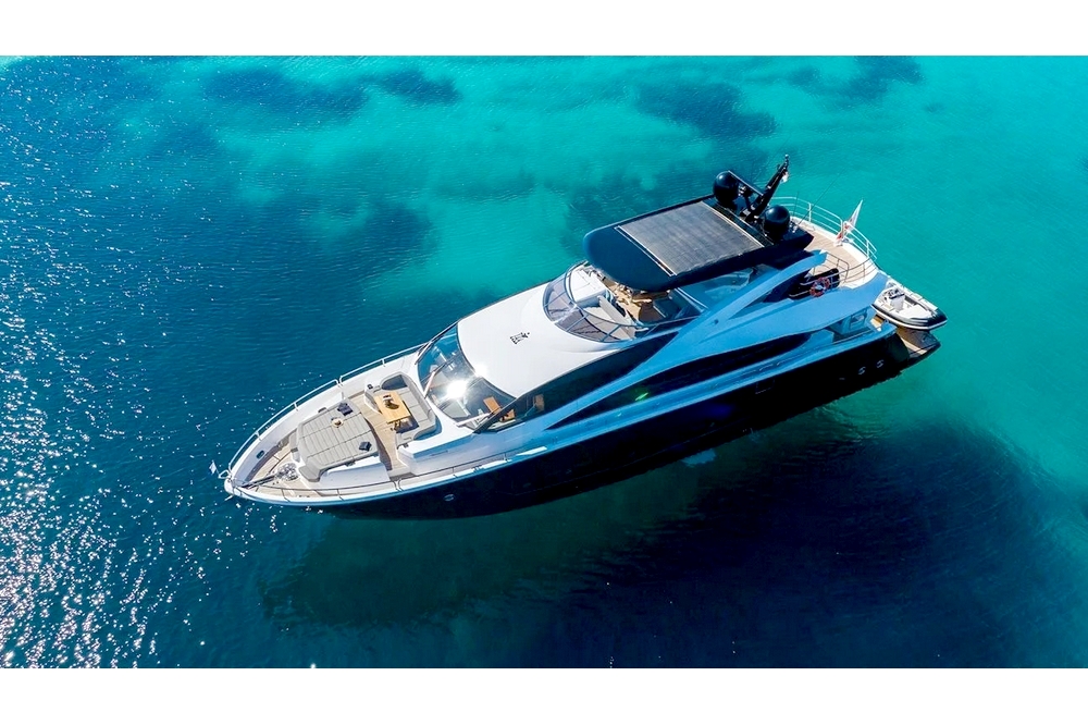 10_SUNSEEKER86Yacht_ext_mooring4