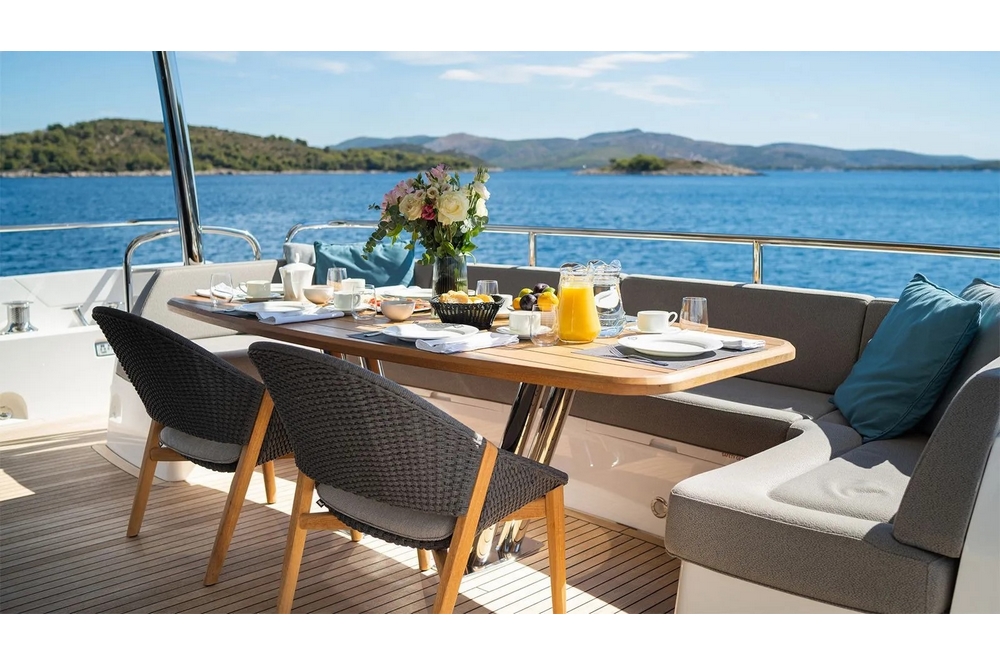 12_SUNSEEKER86Yacht_ext_cockpit2