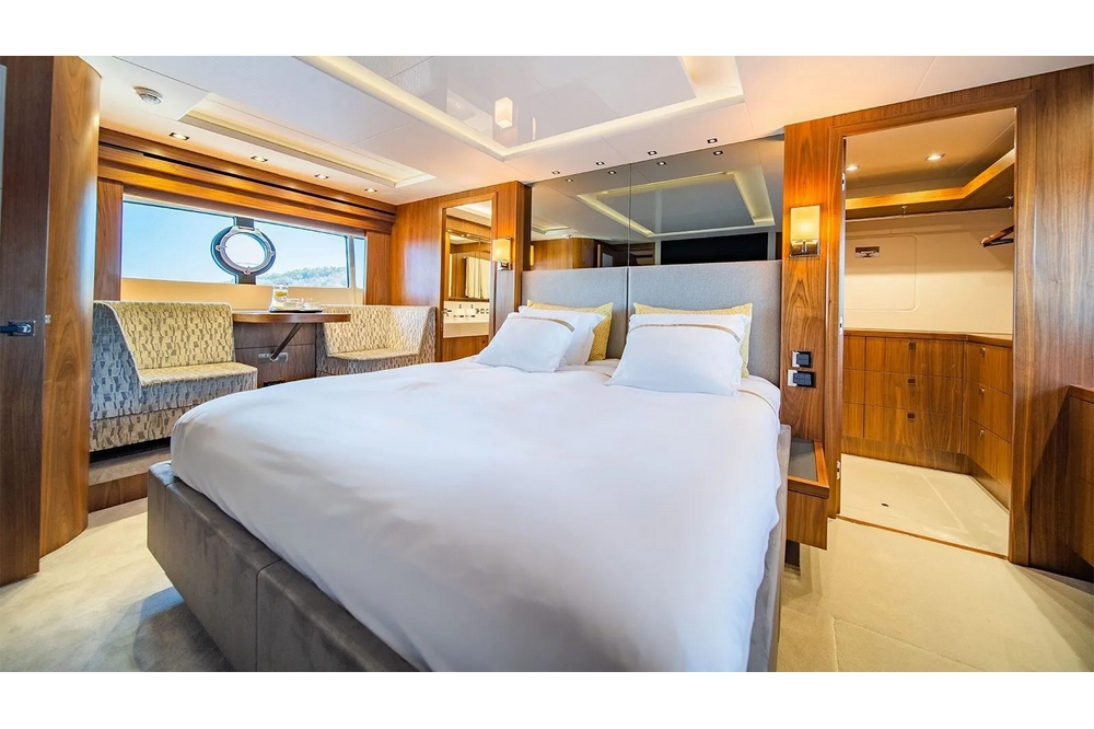 24_SUNSEEKER86Yacht_int_cabin_owner2