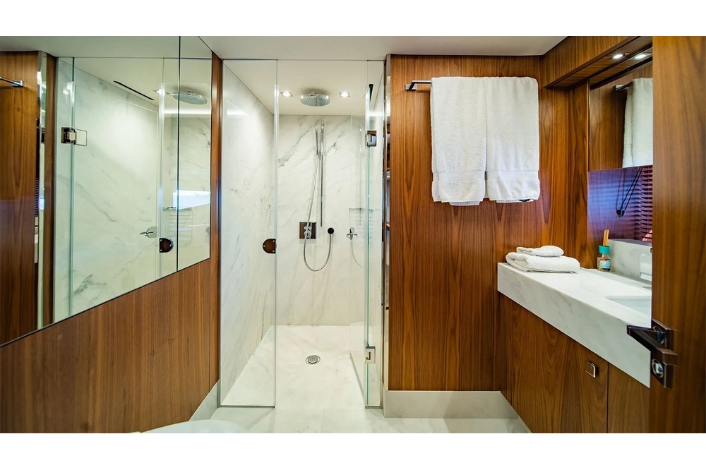 28_SUNSEEKER86Yacht_int_cabin_guest1.2