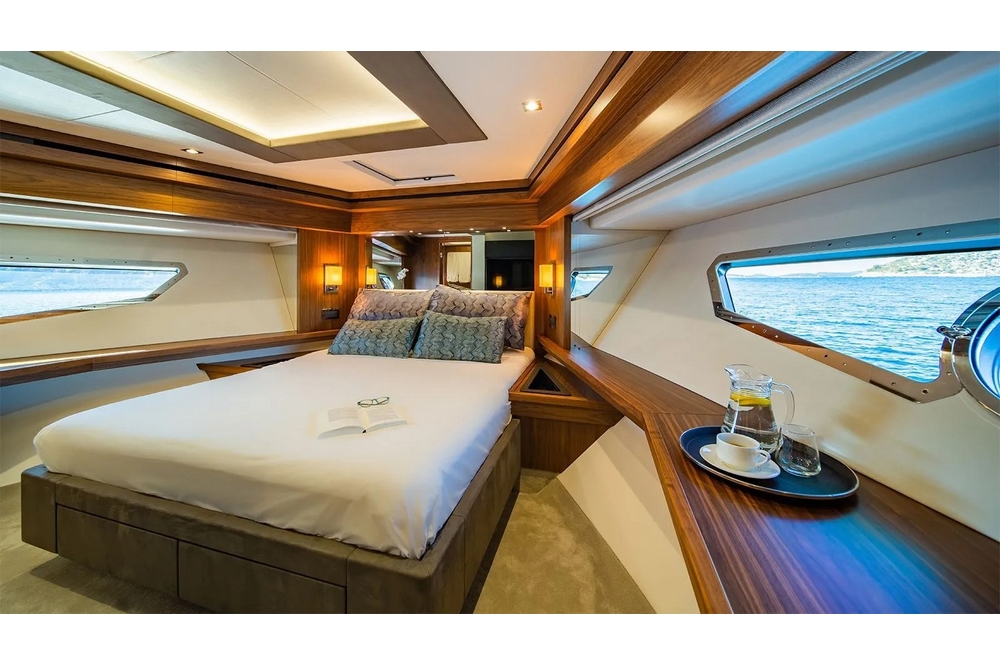 31_SUNSEEKER86Yacht_int_cabin_vip1