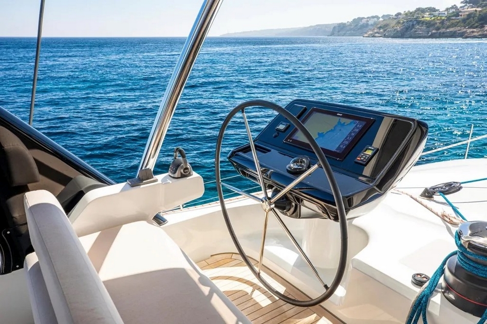 12_LAGOONSixty5_ext_flybridge5