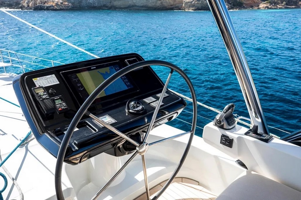 13_LAGOONSixty5_ext_flybridge6
