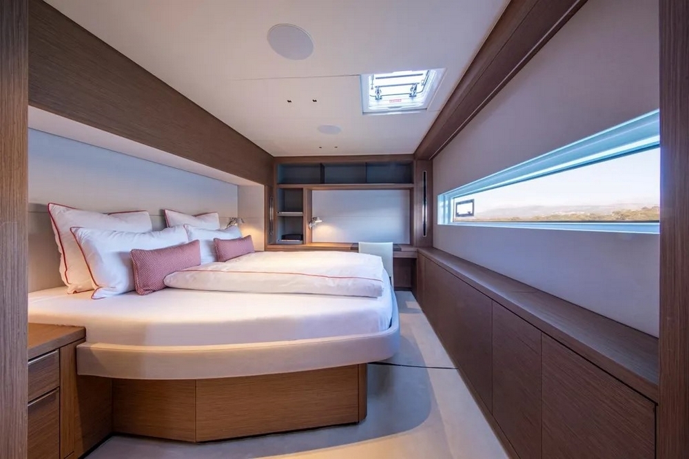 31_LAGOONSixty5_int_cabin_owner1