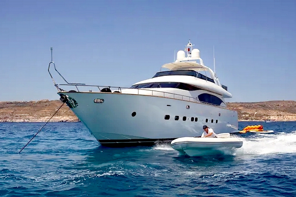 11_MAIORA24M_ext_mooring_bow1