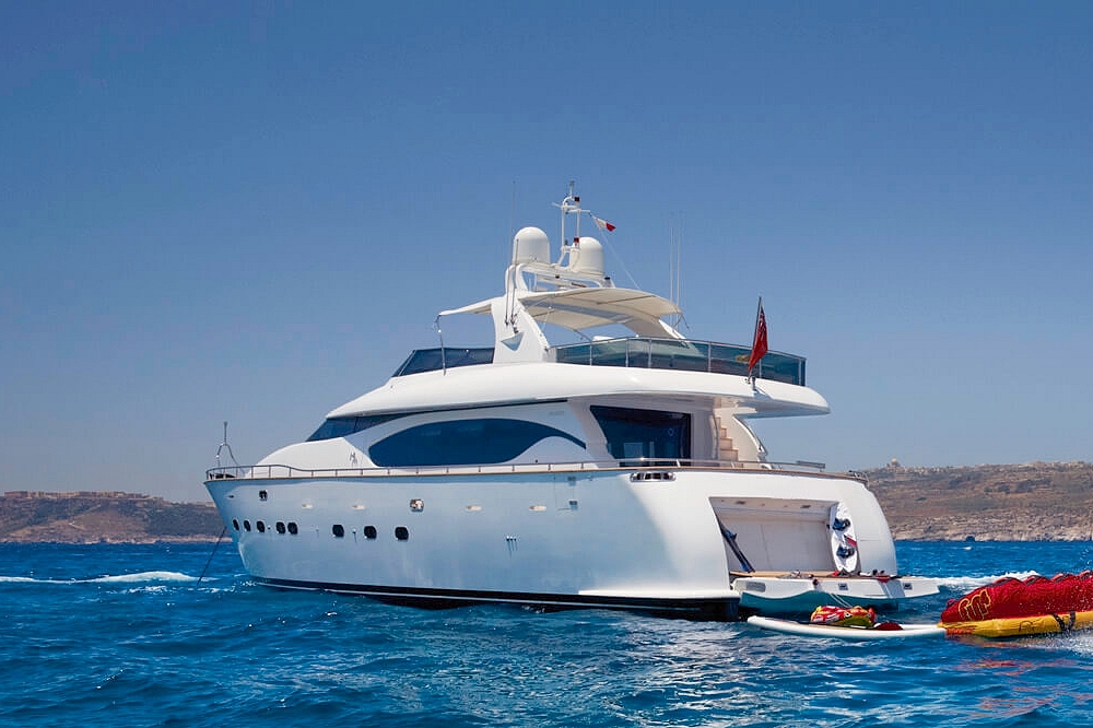 12_MAIORA24M_ext_mooring_stern
