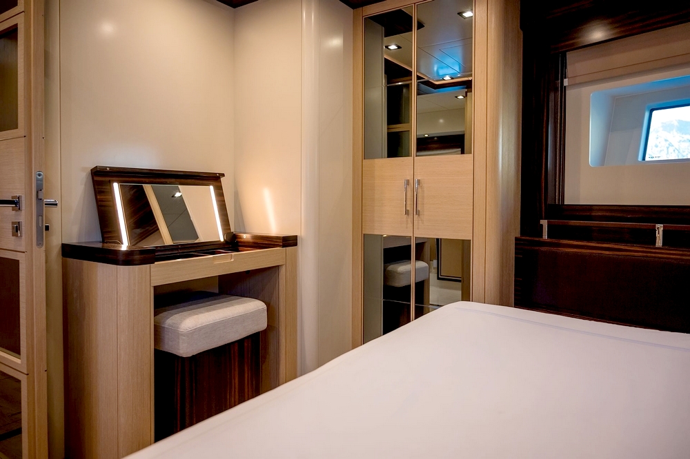 34_SIRENA64_int_cabin_vip2