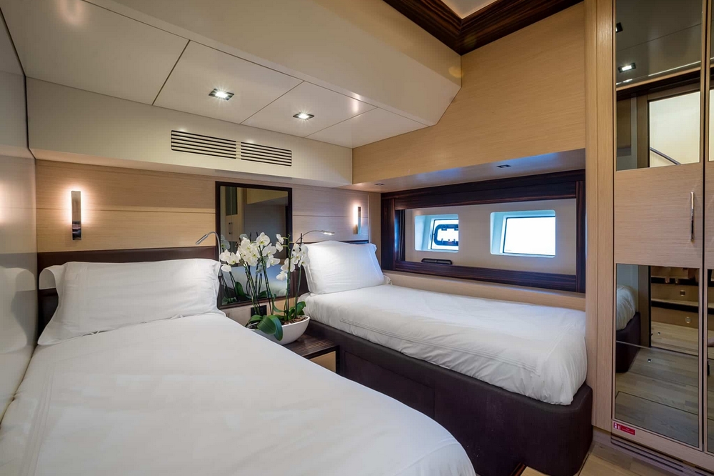 36_SIRENA64_int_cabin_guest