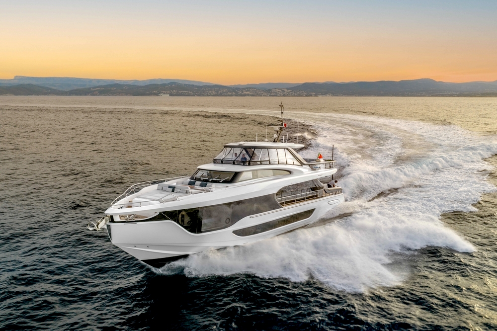 01_AZIMUT88Grande_ext_cruising2