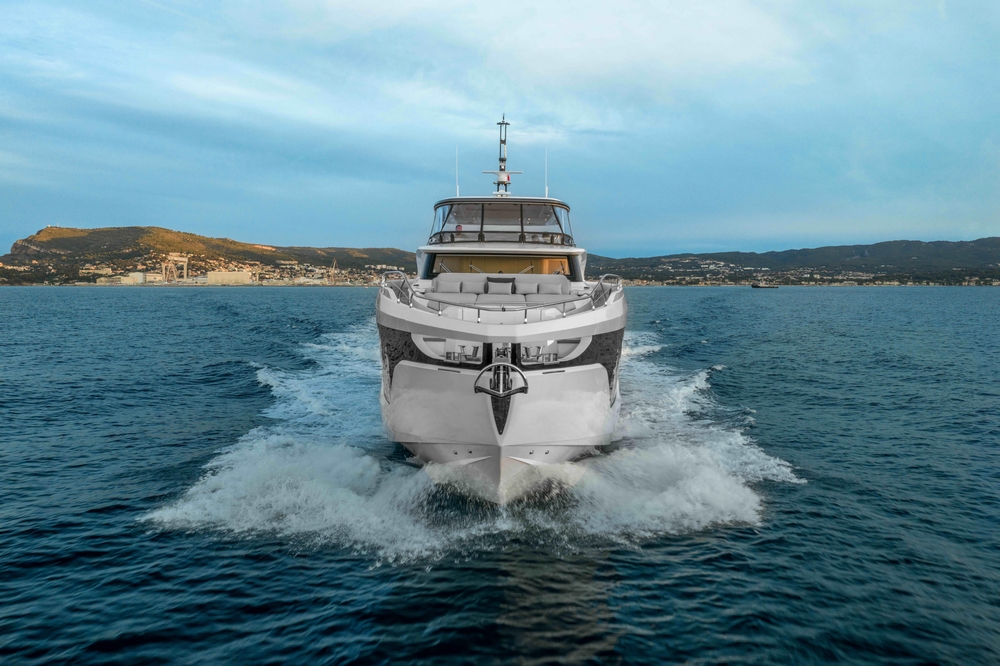 03_AZIMUT88Grande_ext_cruising1
