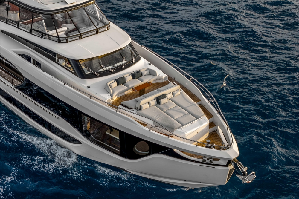 05_AZIMUT88Grande_ext_cruising7