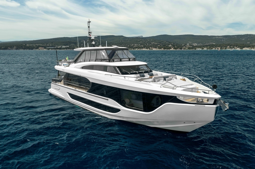 06_AZIMUT88Grande_ext_cruising8