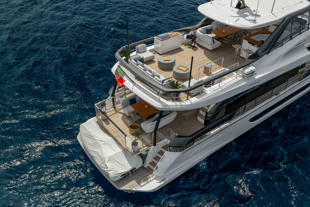 07_AZIMUT88Grande_ext_cruising9