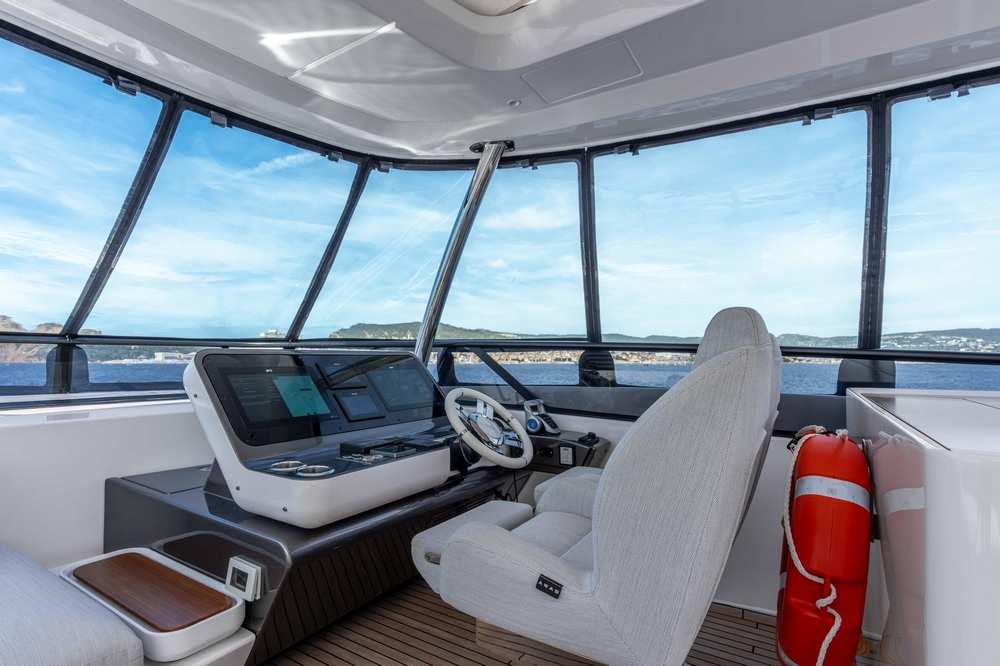 12_AZIMUT88Grande_ext_flybridge5
