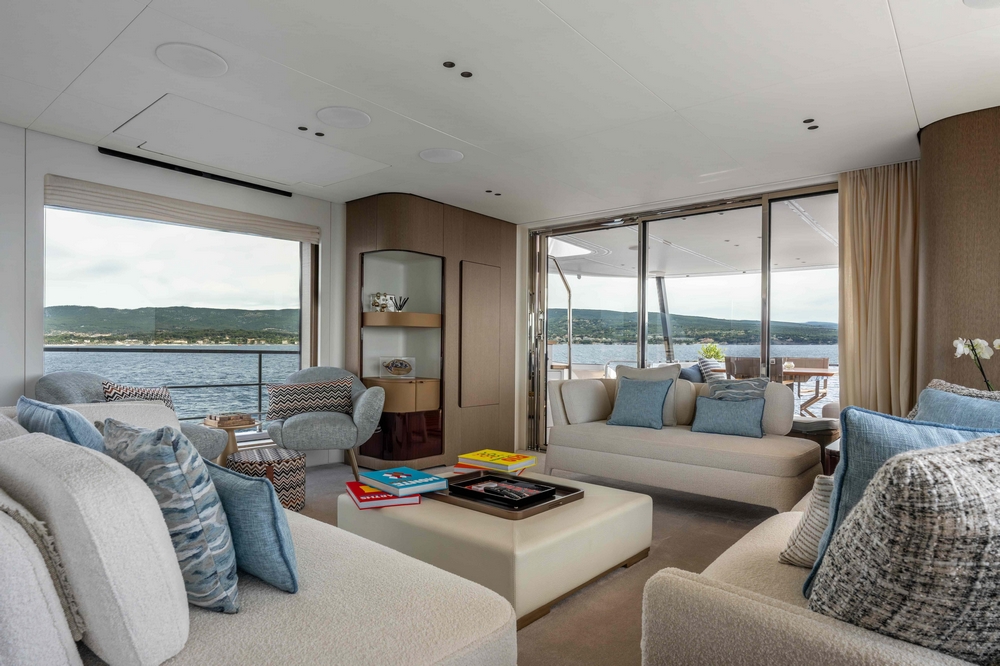 15_AZIMUT88Grande_int_saloon1