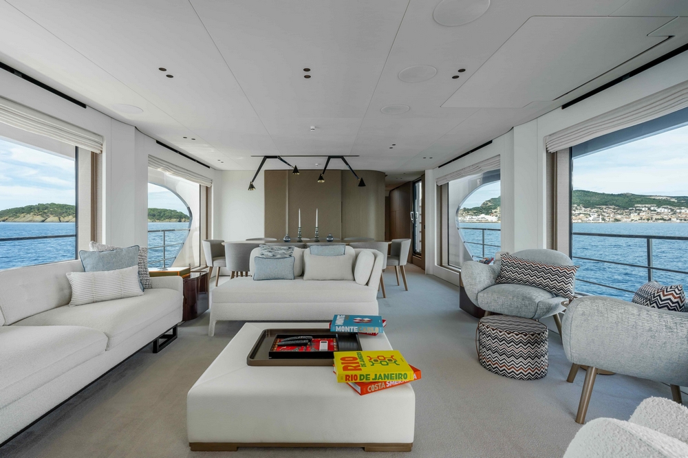 16_AZIMUT88Grande_int_saloon2