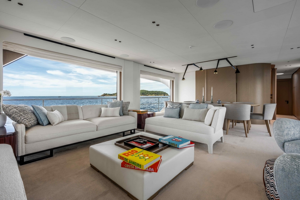 17_AZIMUT88Grande_int_saloon4