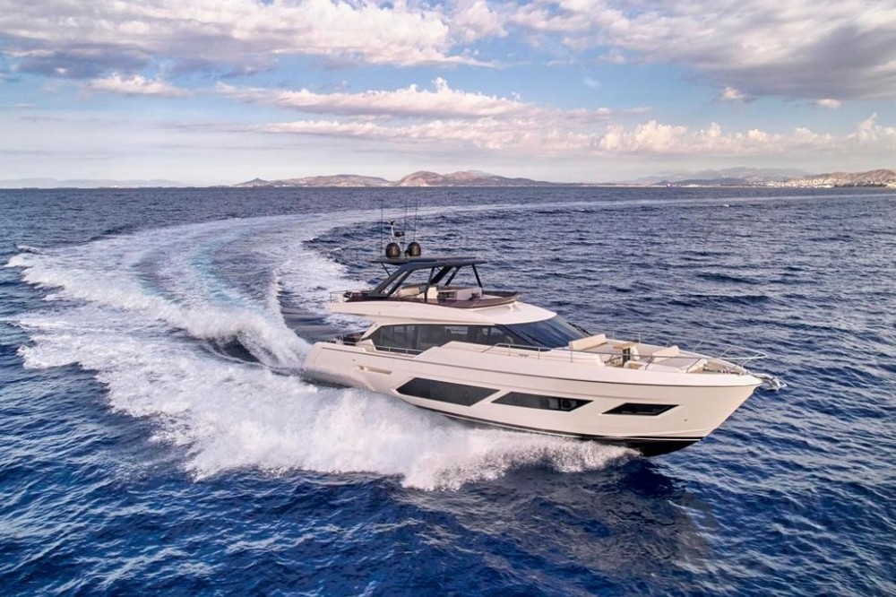 01_FERRETTI720_ext_cruising1