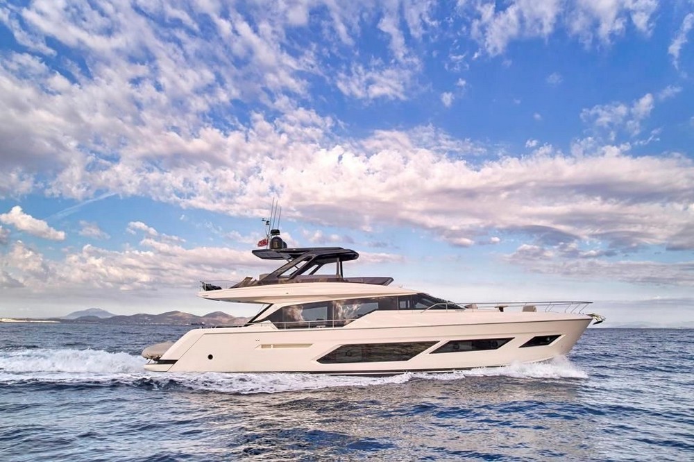 02_FERRETTI720_ext_cruising2
