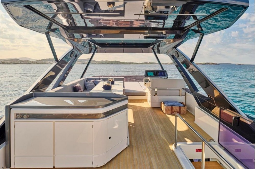 05_FERRETTI720_ext_flybridge3