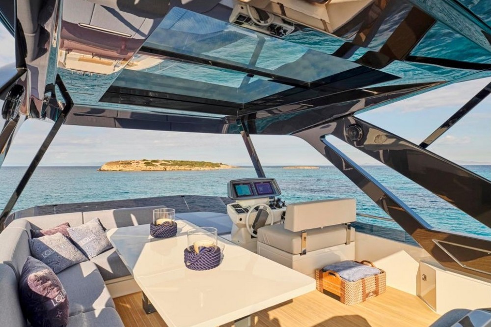 06_FERRETTI720_ext_flybridge4
