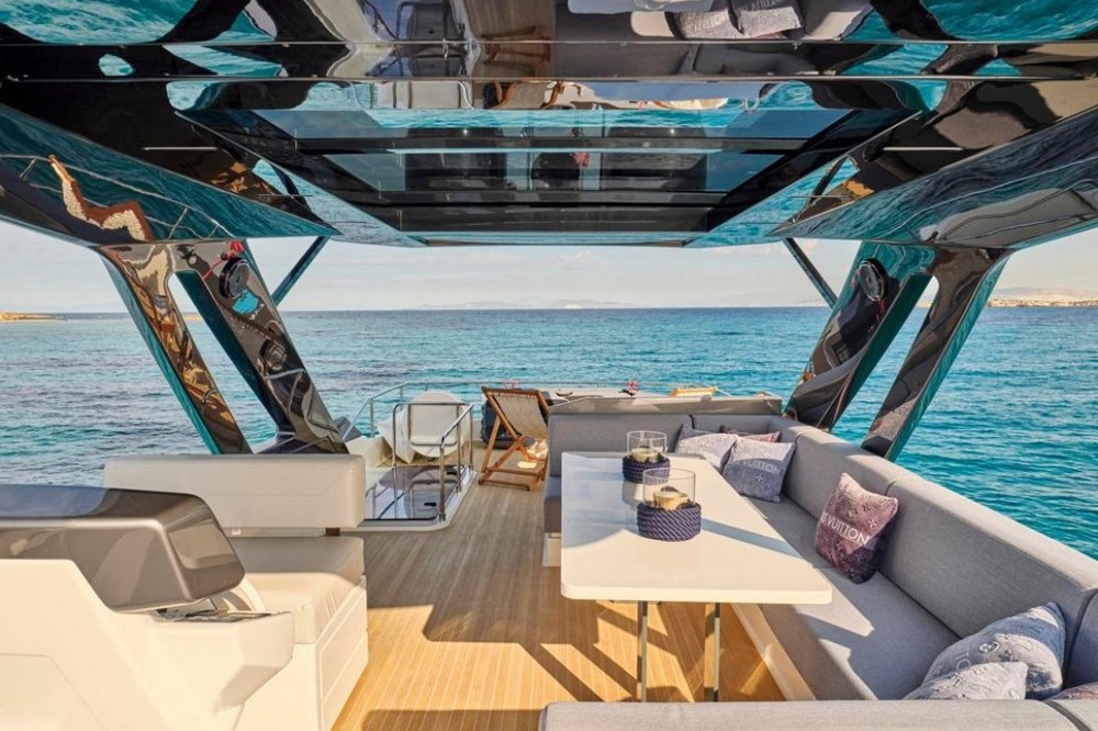 07_FERRETTI720_ext_flybridge5