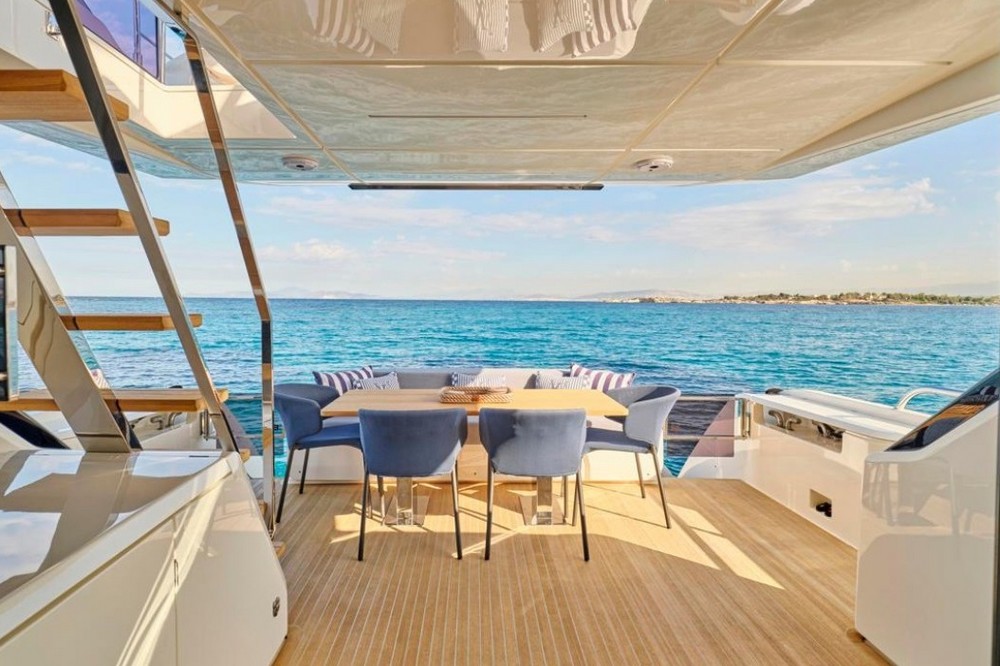 15_FERRETTI720_ext_cockpit2