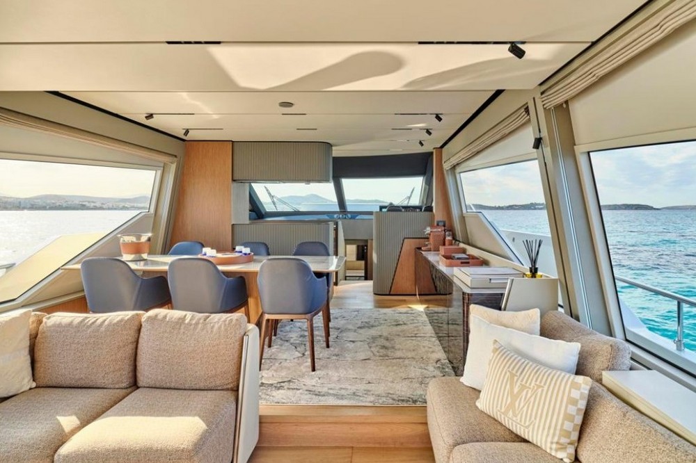 21_FERRETTI720_int_saloon06