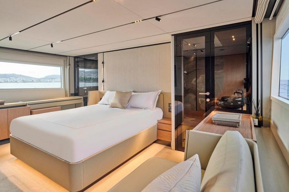 28_FERRETTI720_int_cabin_owner1